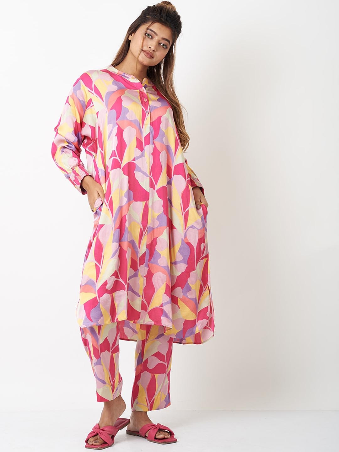 

VASSTRAM Printed Mandarin Collar Ethnic Top With Trousers, Pink
