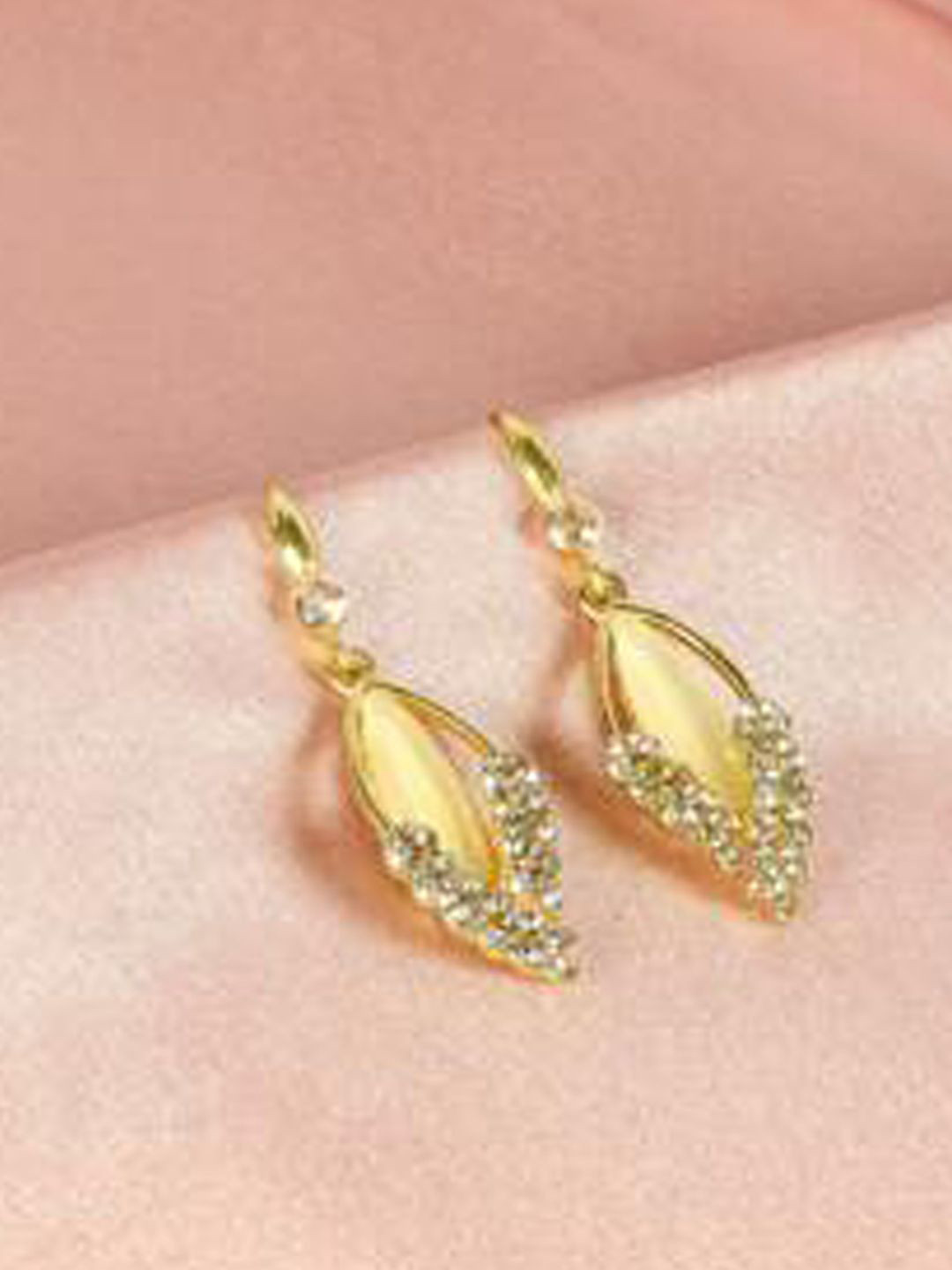 

Xivir Gold-Plated Cubic Zirconia Studded Drop Earrings