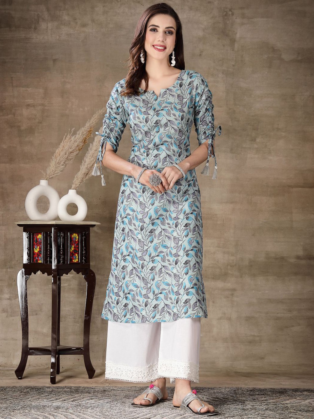 

Stylum Notch Neck Ethnic Motifs Printed Straight Kurta, Grey