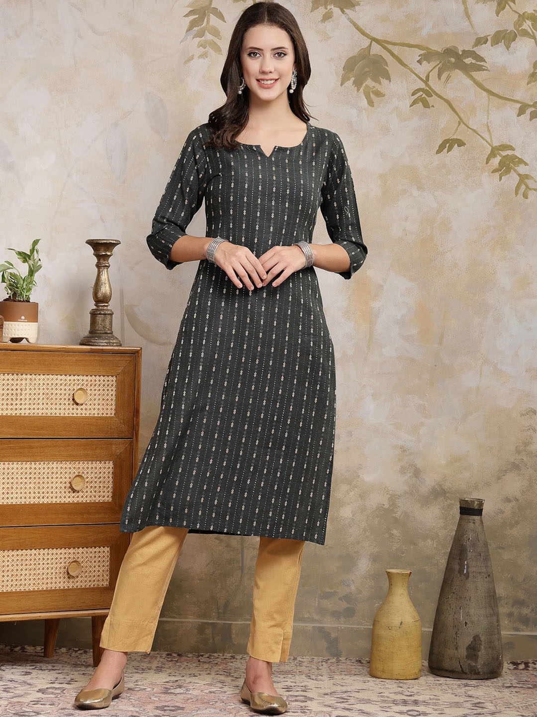 

Stylum Notch Neck Ethnic Motifs Printed Straight Kurta, Green