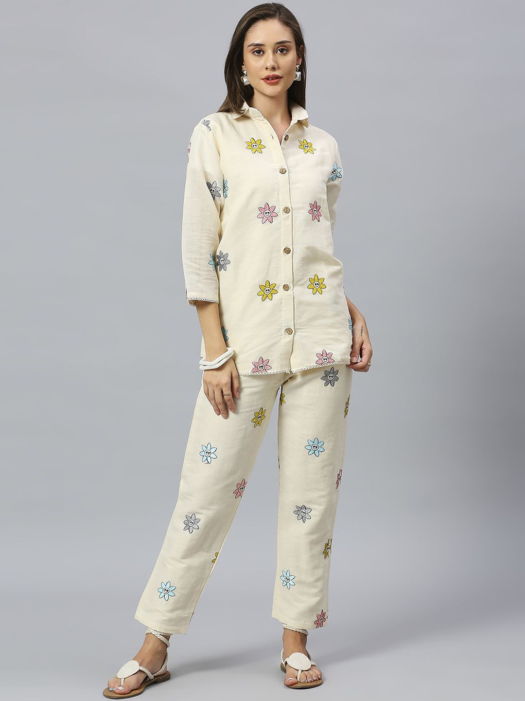 

GUFRINAX Floral Embroidered Regular Sleeves Pure Cotton Shirt & Trousers, Cream