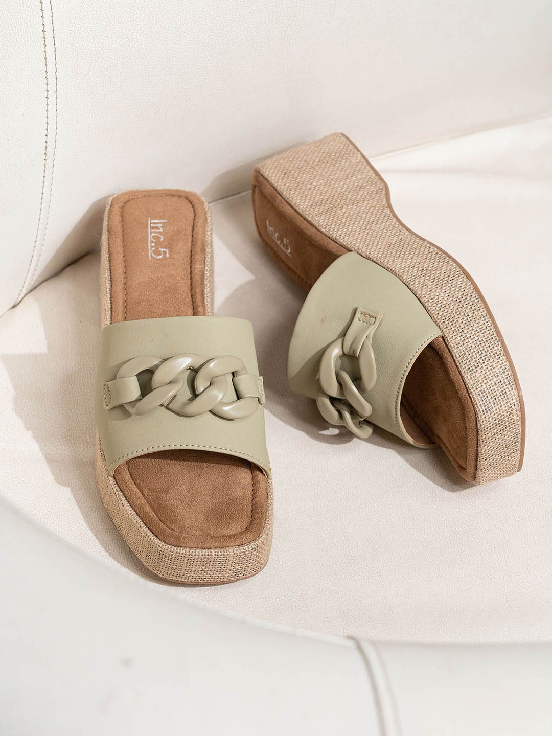 

Inc 5 Buckle Details Wedge Heels, Green
