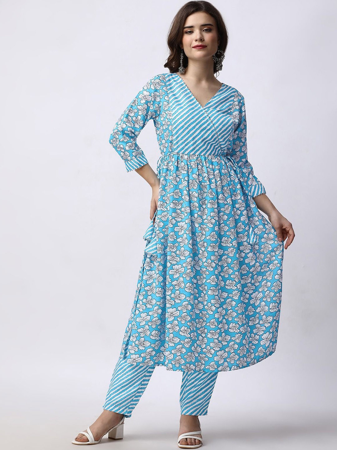 

FAB GALAXY Floral Printed V-Neck Three-Quarter Sleeves A-Line Kurta With Pyjama, Blue