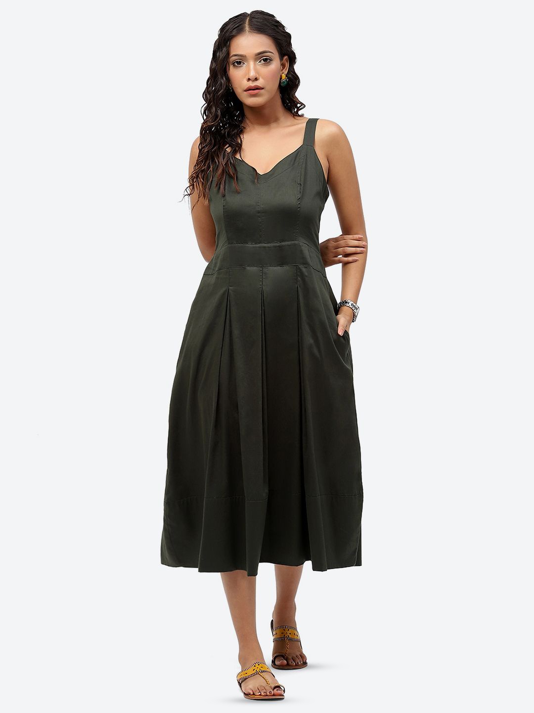 

Baawri Women Shoulder Straps Sleeveless Cotton Fit & Flare Midi Dress, Green