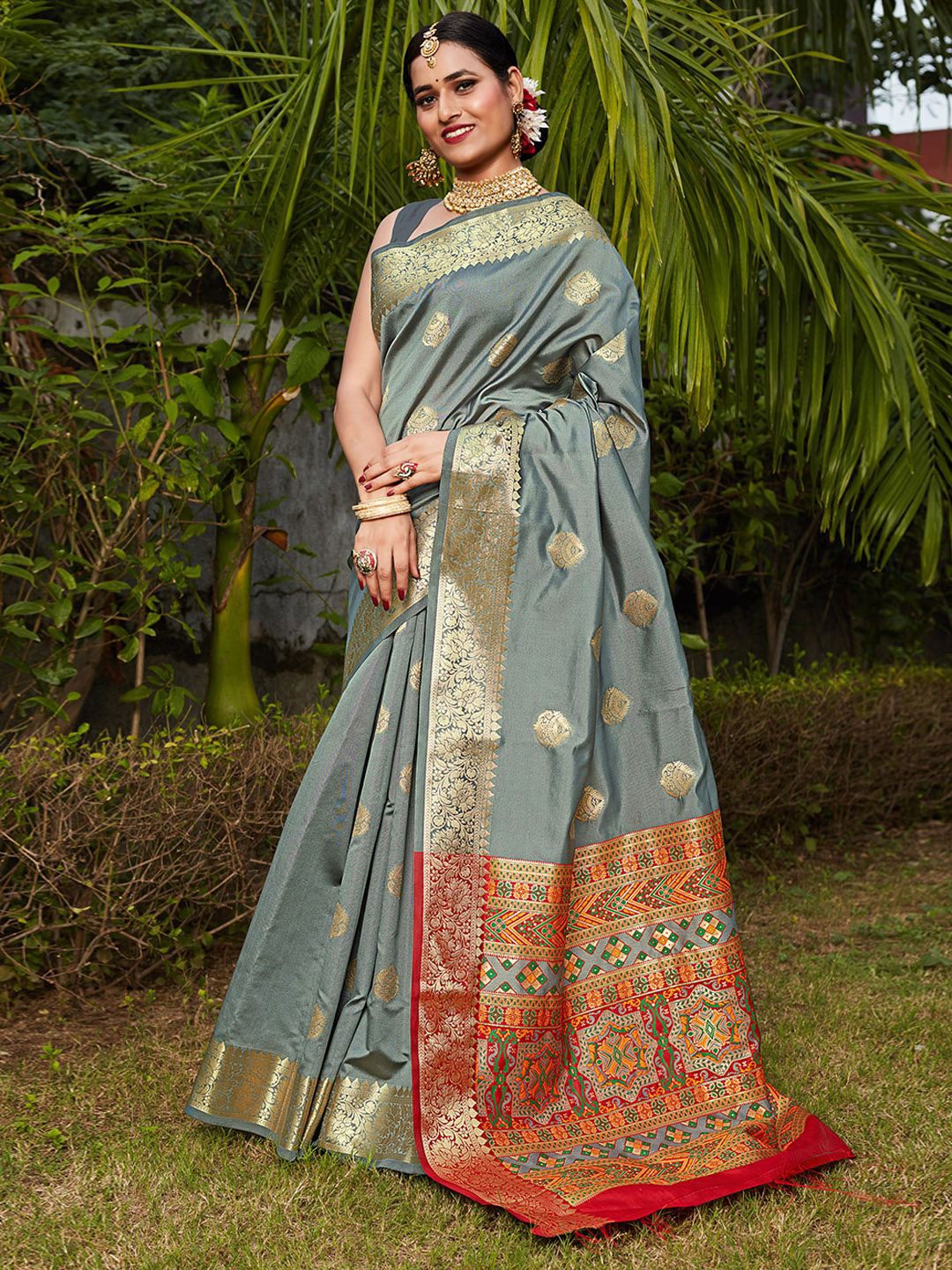 

JUST FASHION Woven Design Zari Banarasi Saree, Grey