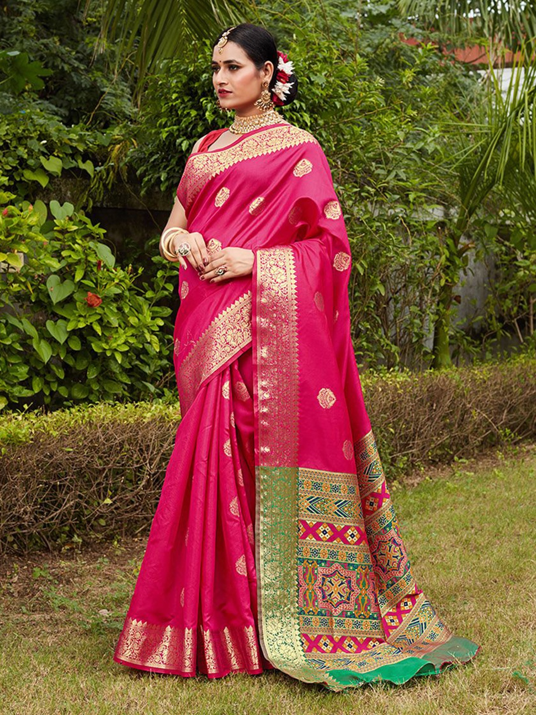 

JUST FASHION Ethnic Motifs Zari Banarasi Saree, Pink