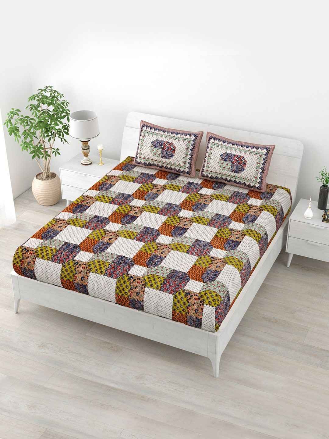 

Aapno Rajasthan Cream Ethnic Motifs 120 TC Cotton Queen Bedsheet With 2 Pillow Covers