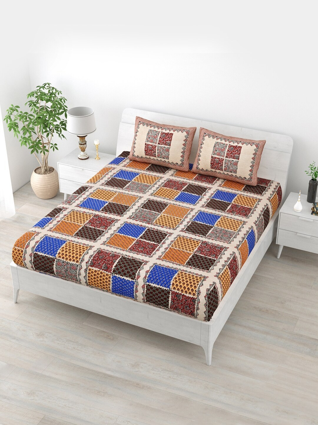 

Aapno Rajasthan Cream Ethnic Motifs 120 TC Cotton Queen Bedsheet With 2 Pillow Covers