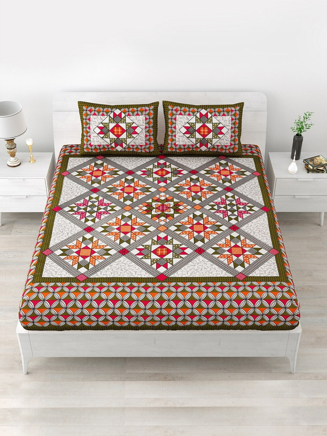 

Aapno Rajasthan Green & White Geometric 120 TC Cotton Queen Bedsheet With 2 Pillow Covers