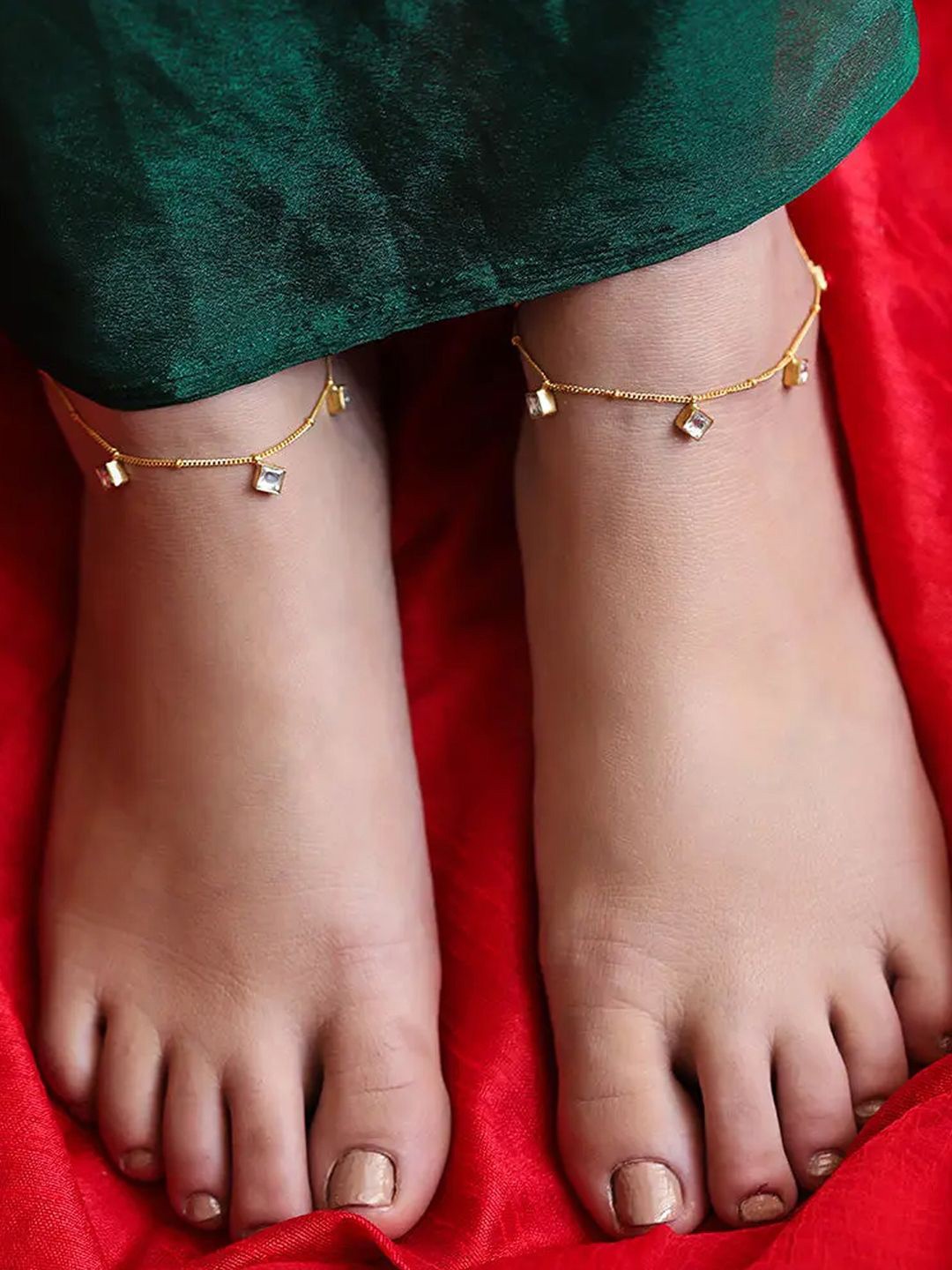 

Unniyarcha Gold-Plated Artificial Stones and Beads Anklet