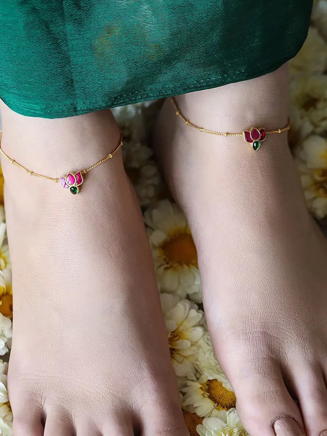 

Unniyarcha 92.5 Silver Gold-Plated Silver Artificial Stones and Beads Anklet