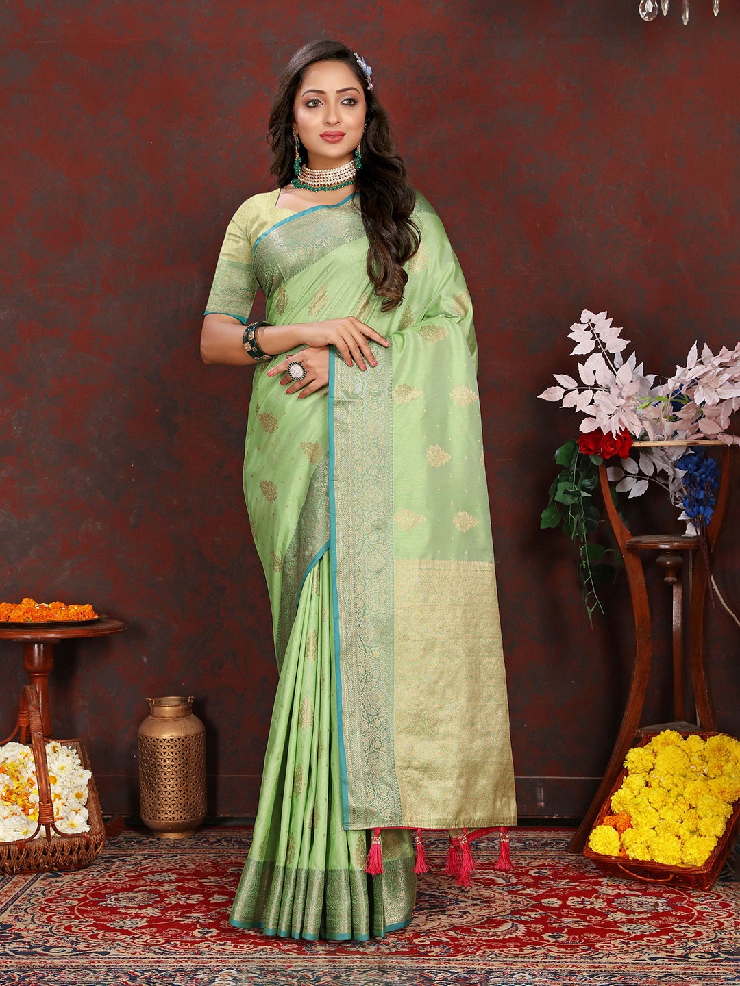 

KALINI Floral Zari Banarasi Saree, Green