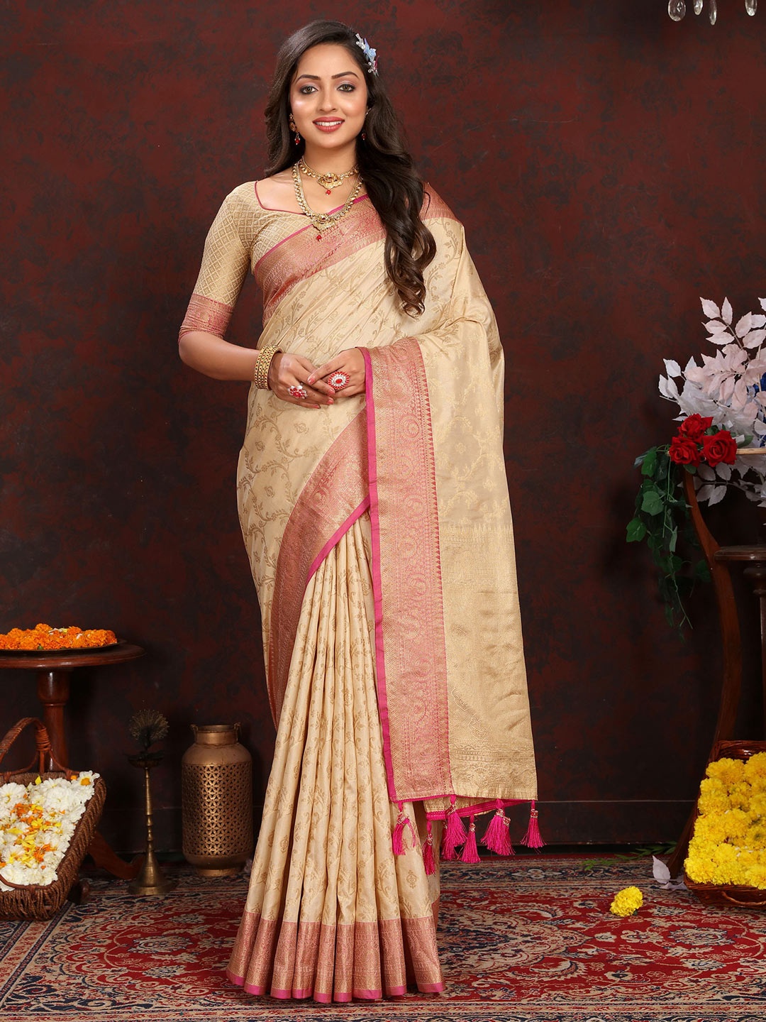 

KALINI Woven Design Zari Banarasi Saree, Cream