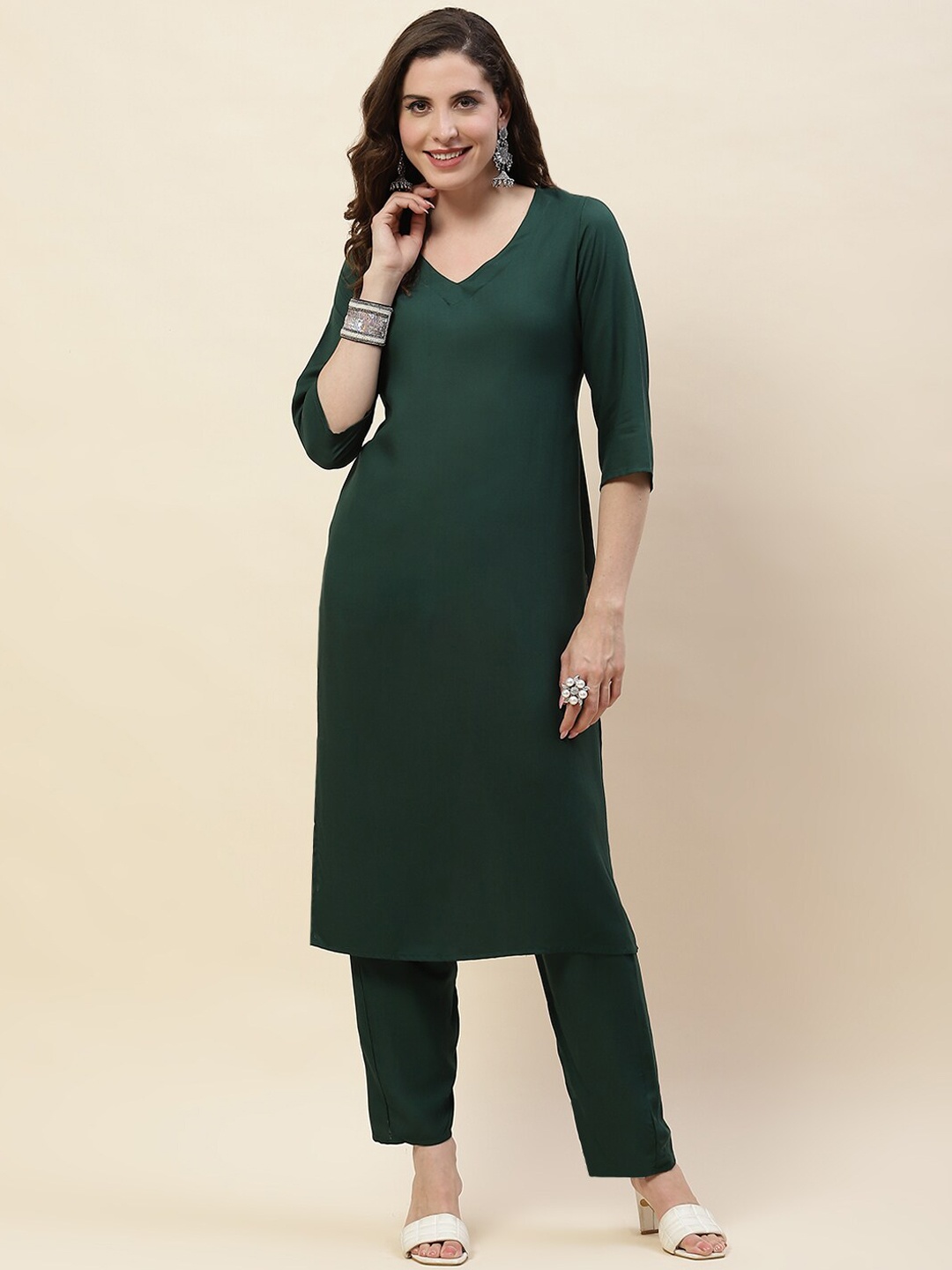 

Meena Bazaar V-Neck Regular Straight Kurta with Trousers, Green