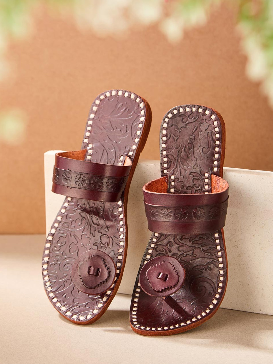 

Fabindia Textured Leather One Toe Flats, Brown