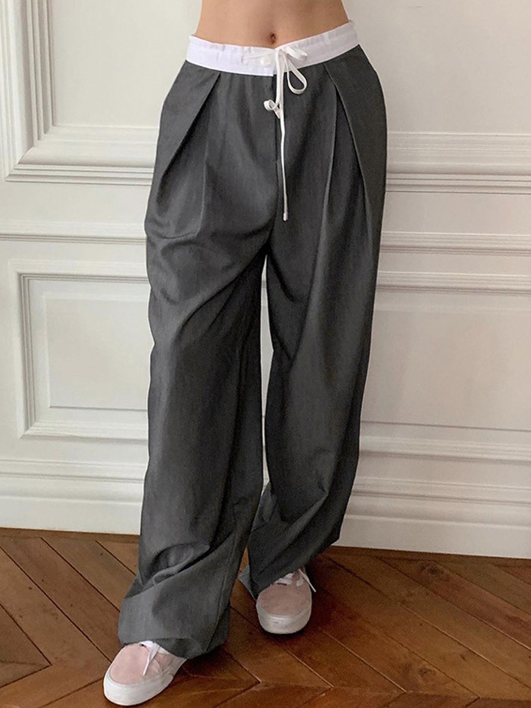 

LULU & SKY Women Mid-Rise Flared Trousers, Grey