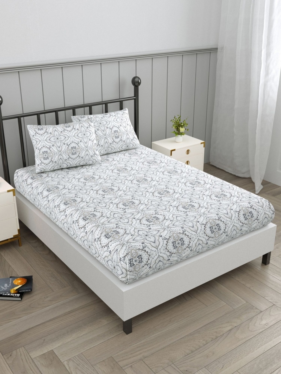 

EverHOME White Ethnic Motifs Cotton 160 TC Queen Bedsheet with 2 Pillow Covers