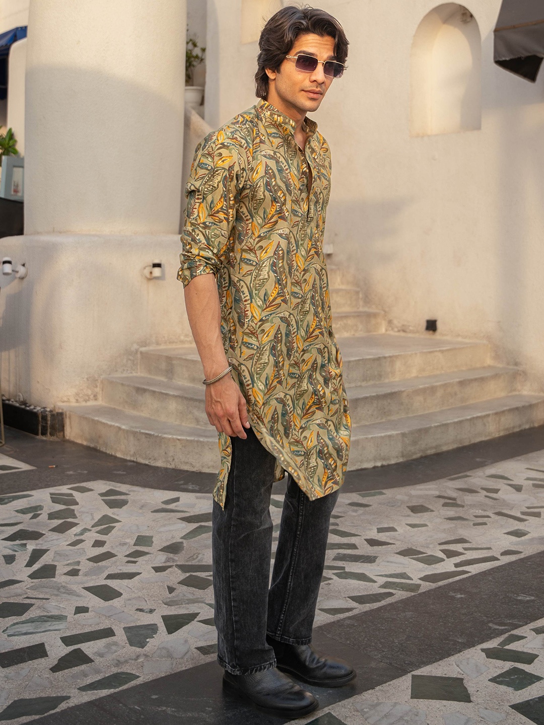 

Shasak Men Floral Printed Cotton Straigth Kurta, Green