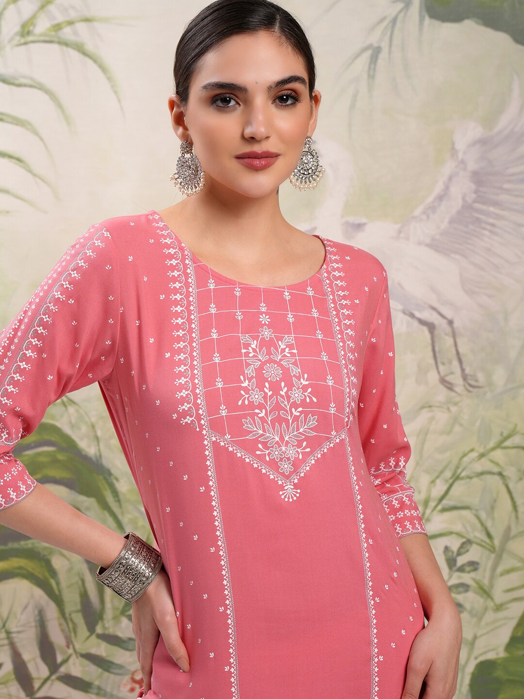 

Vishudh Floral Printed Round Neck Straight Kurta, Coral