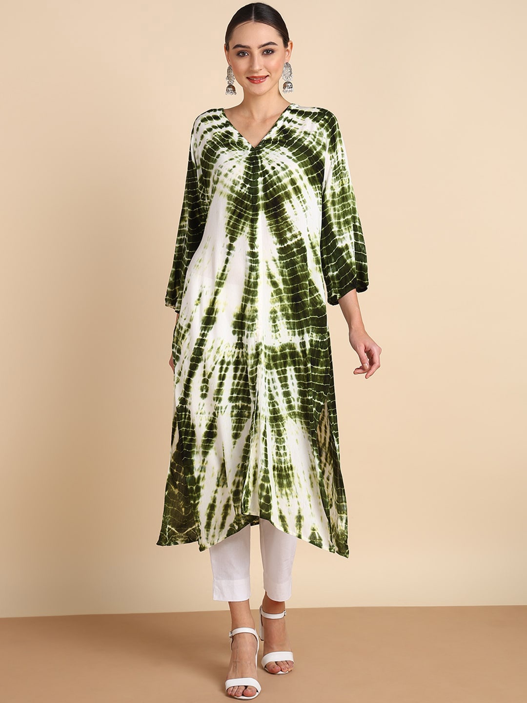 

Maaesa Abstract Printed V-Neck A-Line Straight Kurta, Green