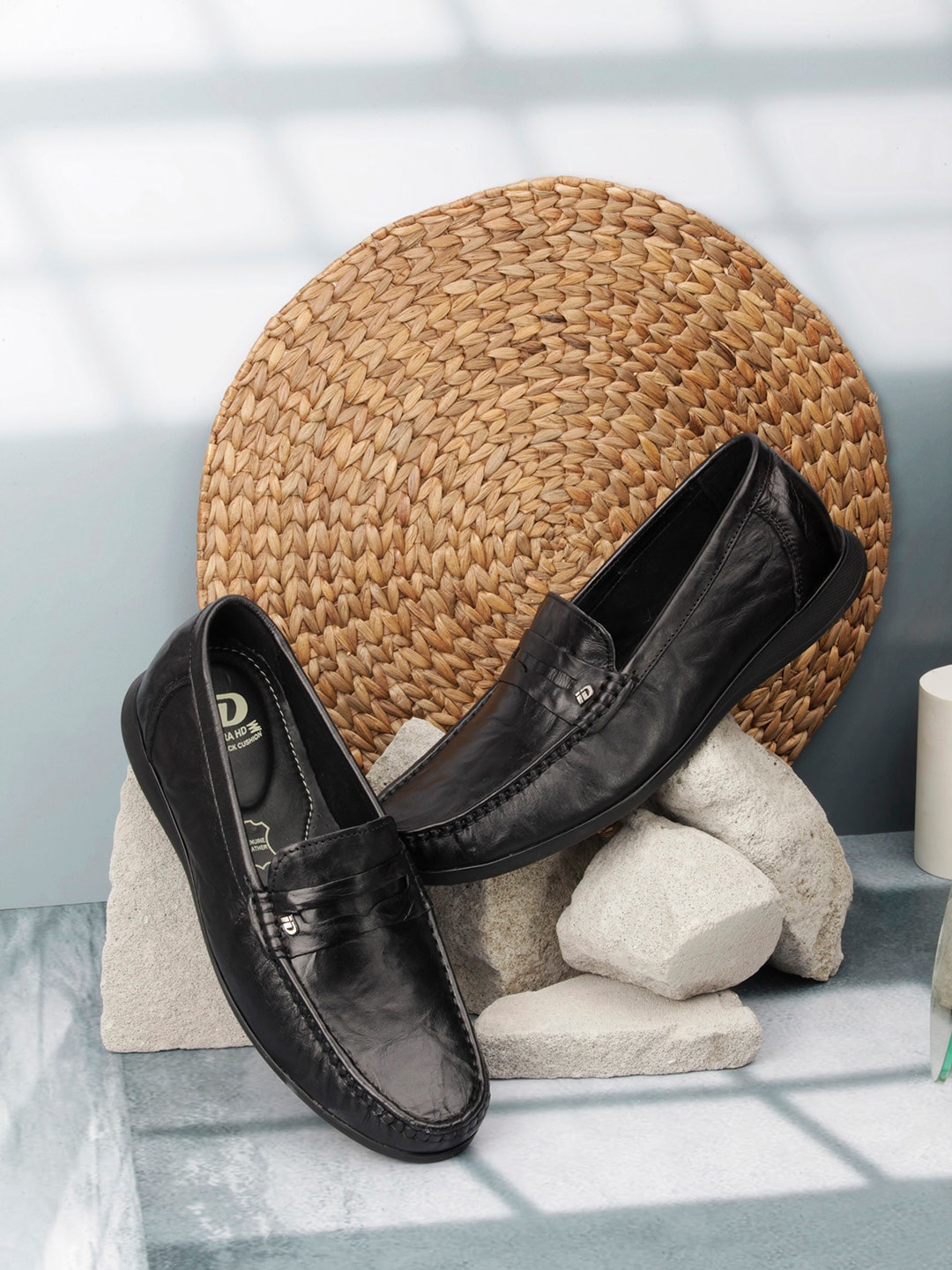 

ID Men Textured Round Toe Leather Loafers, Black