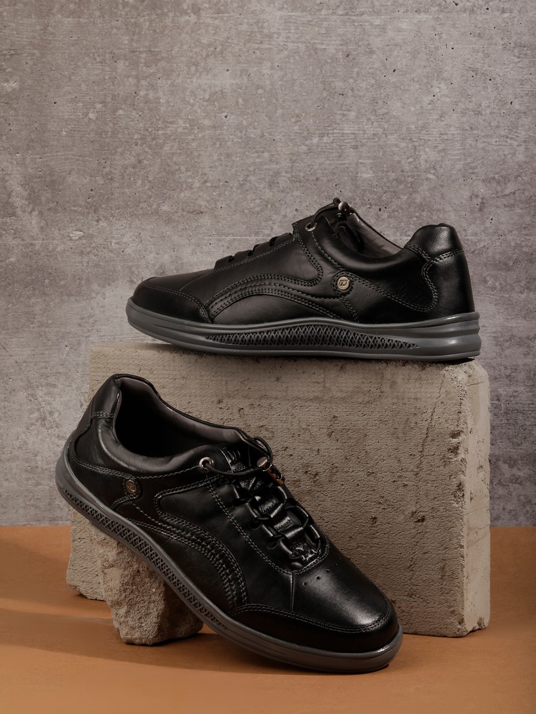 

ID Men Round Toe Comfort Insole Leather Sneakers, Black