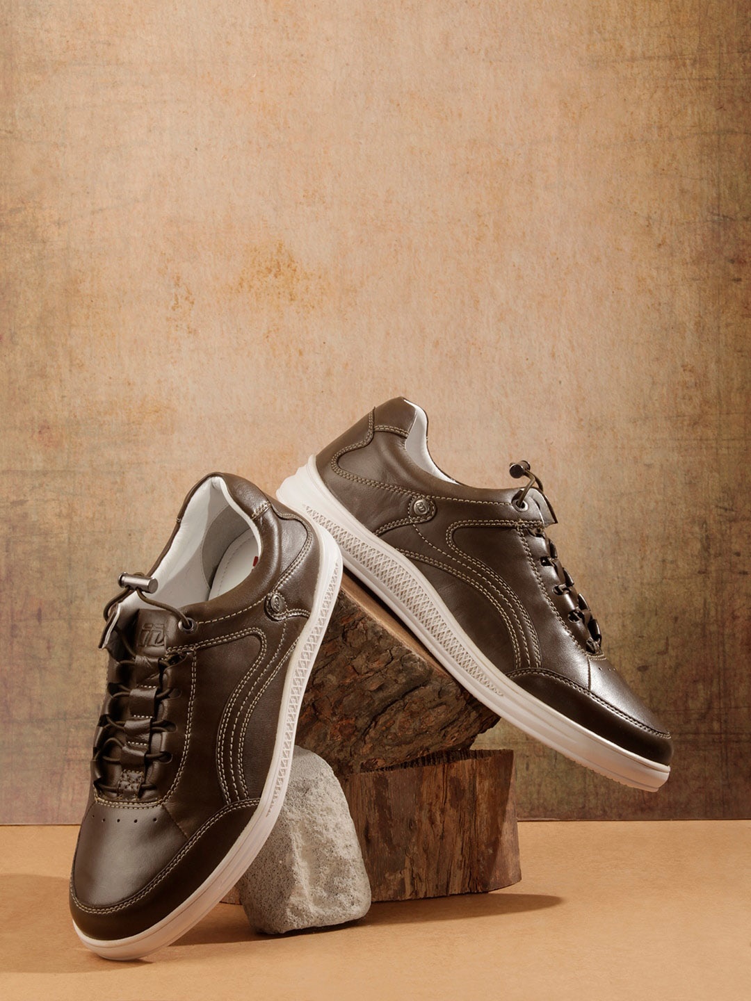 

ID Men Round Toe Leather Sneakers, Olive