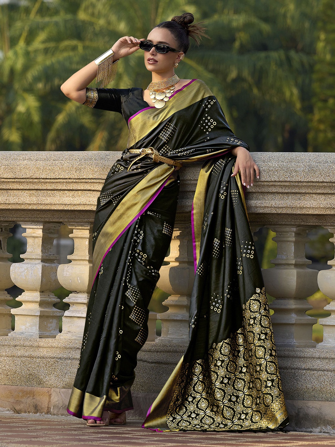 

elora Ethnic Motifs Zari Saree, Black