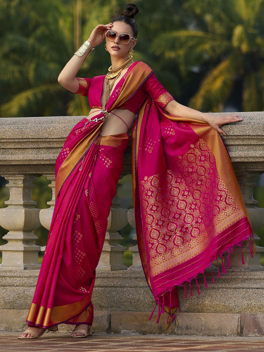 

elora Woven Design Zari Saree, Pink