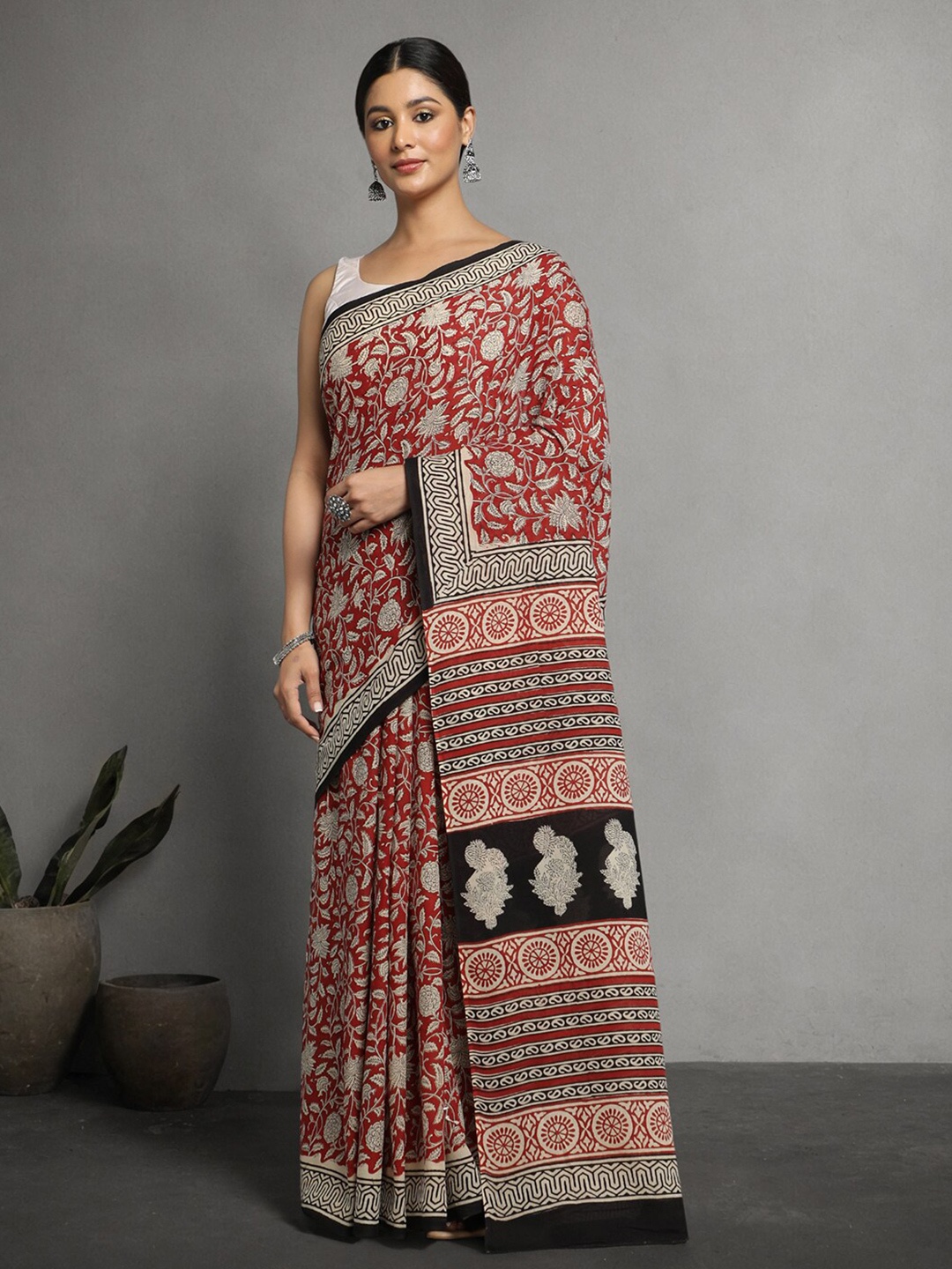 

KALINI Floral Pure Cotton Block Print Saree, Maroon