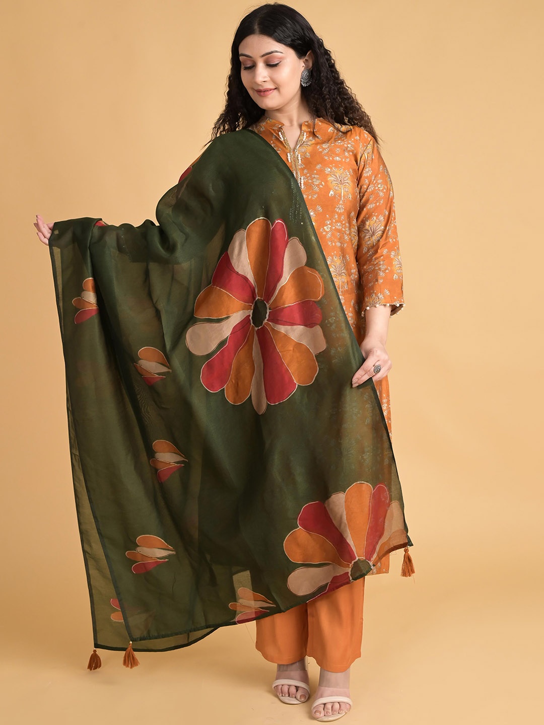 

SHOOLIN Mandarin Collar Ethnic Motifs Printed Straight Kurta with Trouser & Dupatta, Orange