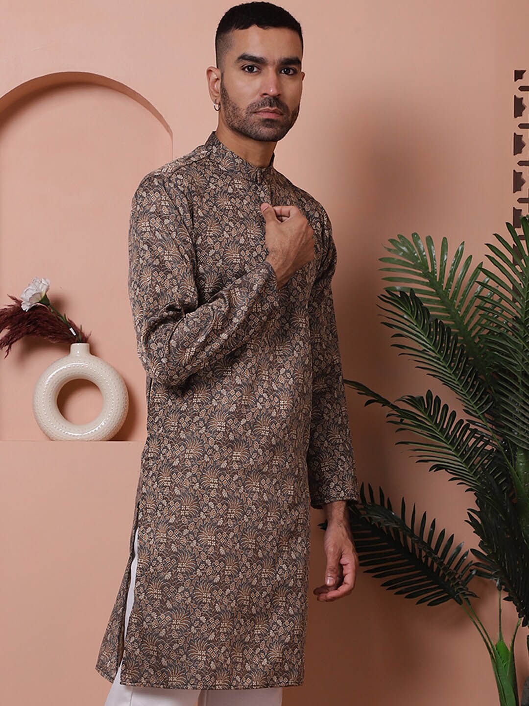 

Anouk Floral Printed Cotton Silk Jacquard Kurta, Black