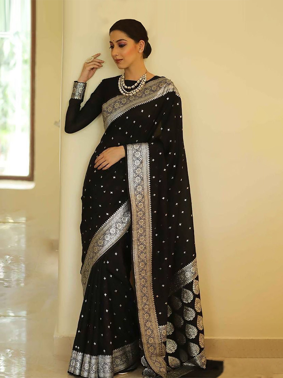 

BerMondsey Woven Design Zari Banarasi Saree, Black