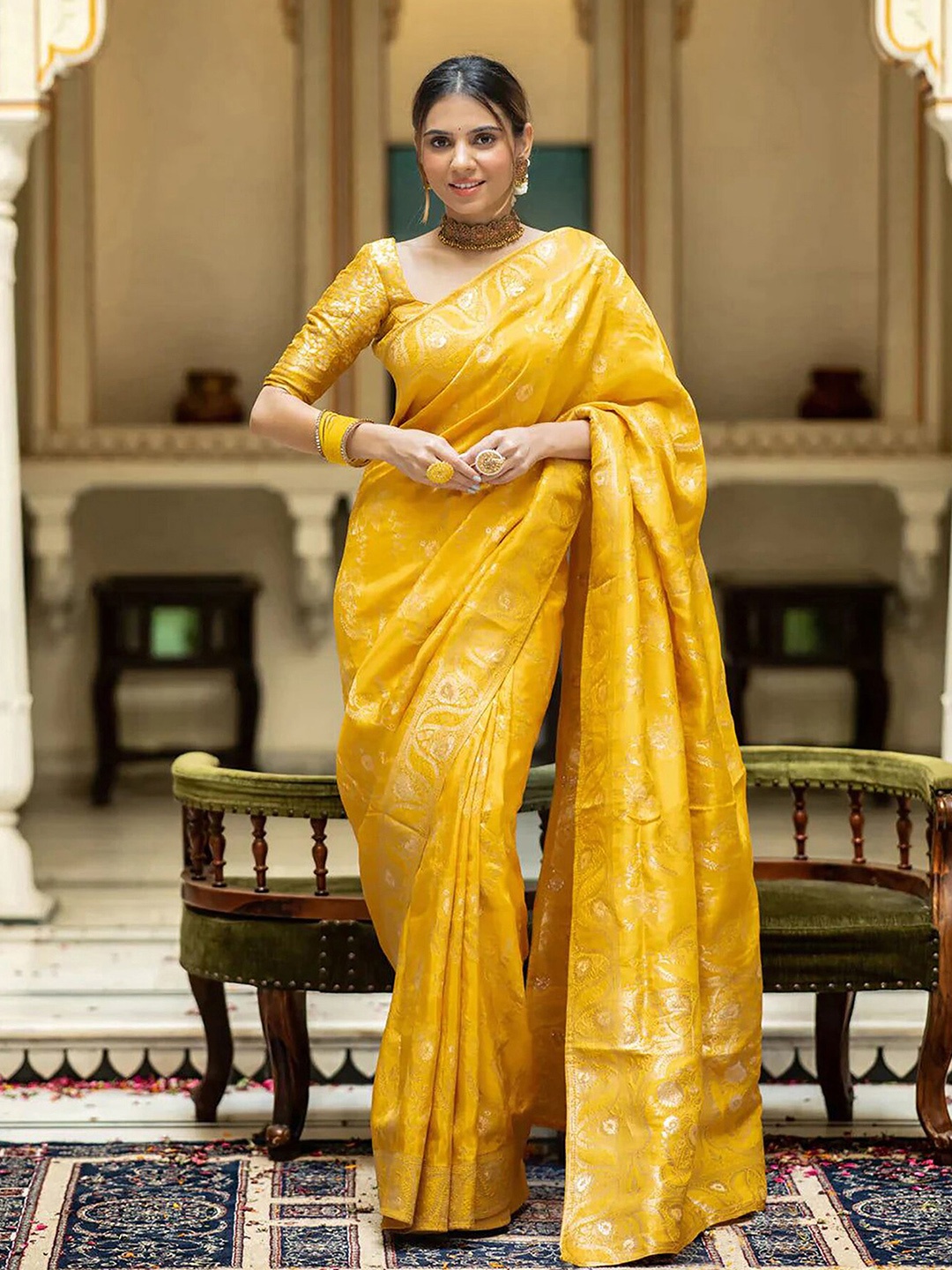 

BerMondsey Woven Design Zari Banarasi Saree, Yellow