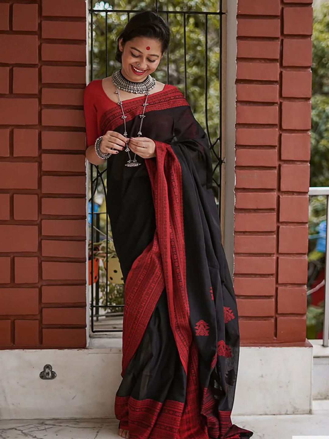 

BerMondsey Woven Design Saree, Black