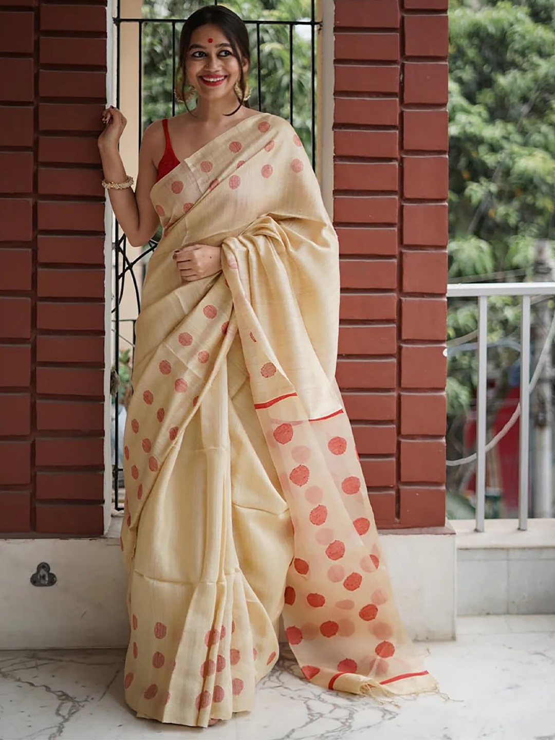 

BerMondsey Banarasi Saree, Beige