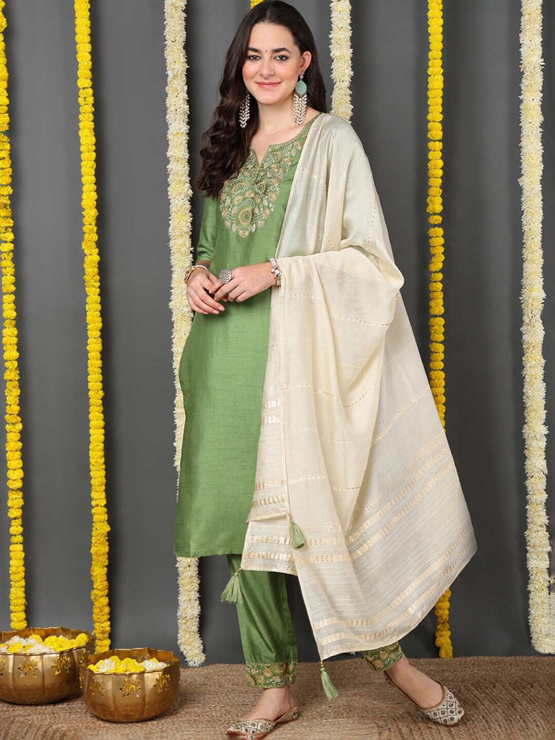 

Anouk Ethnic Motifs Embroidered Regular Straight Kurta With Trousers & Dupatta, Green