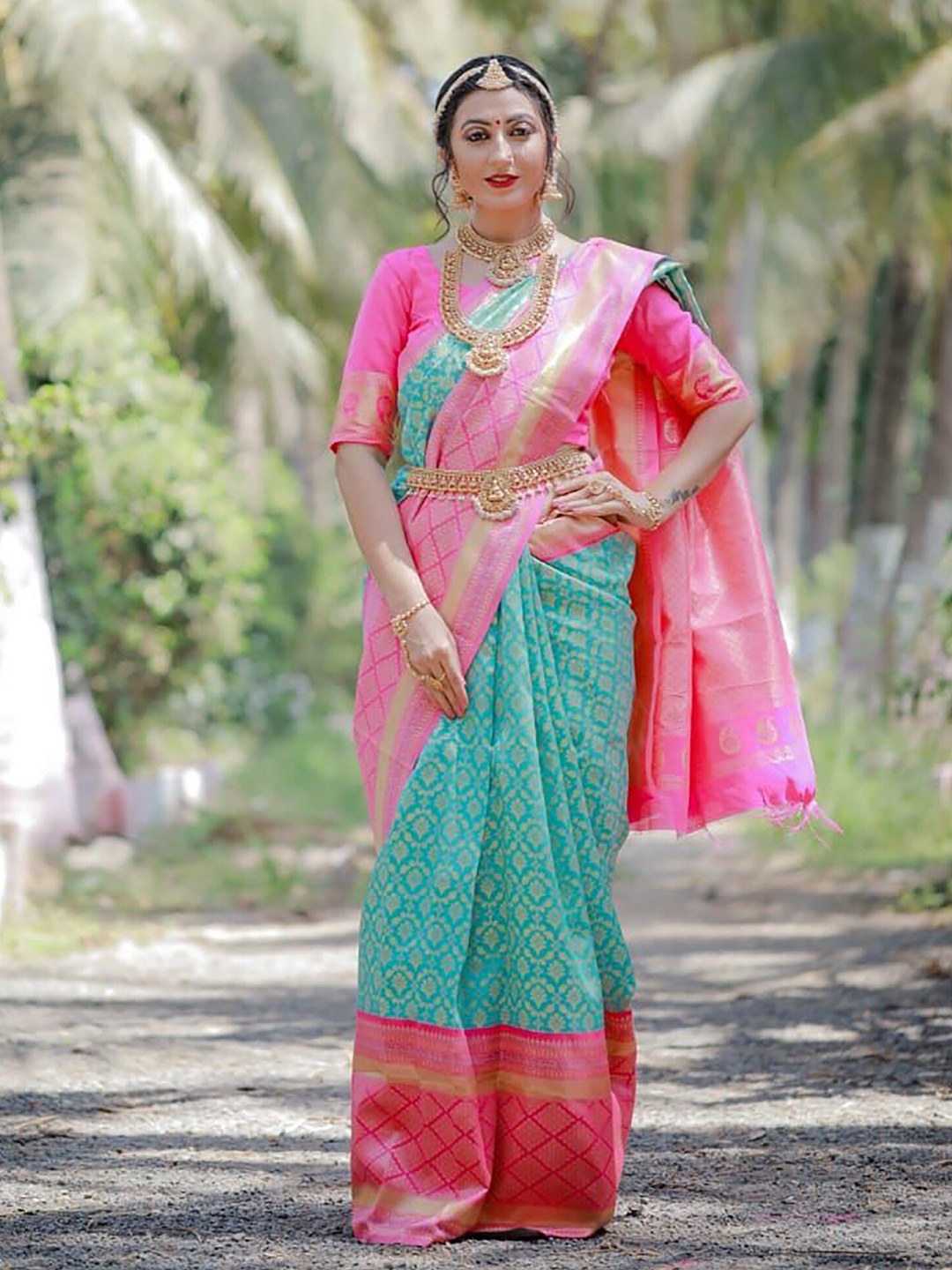 

Aldwych Ethnic Motifs Zari Banarasi Saree, Green