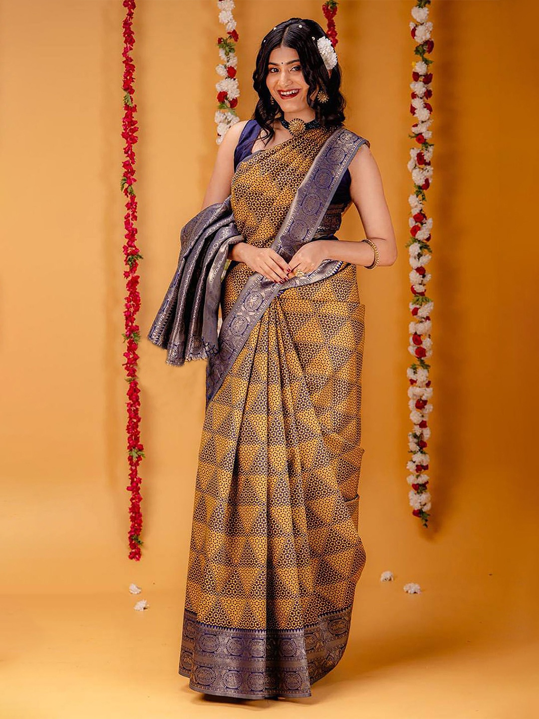 

Aldwych Floral Zari Banarasi Saree, Yellow