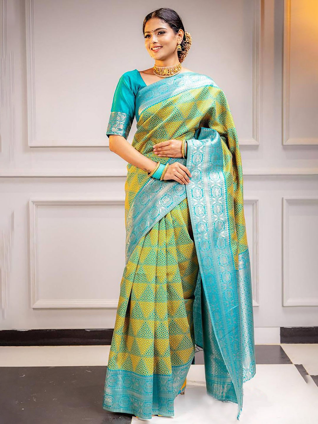 

Aldwych Woven Design Zari Banarasi Saree, Green