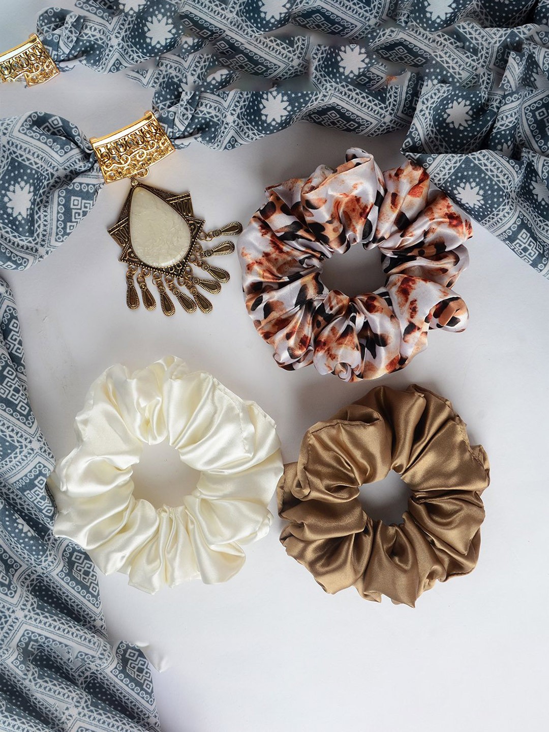 

Radhu & Kabby Women Set of 3 Ponytail Holders Hair Accessory, Assorted