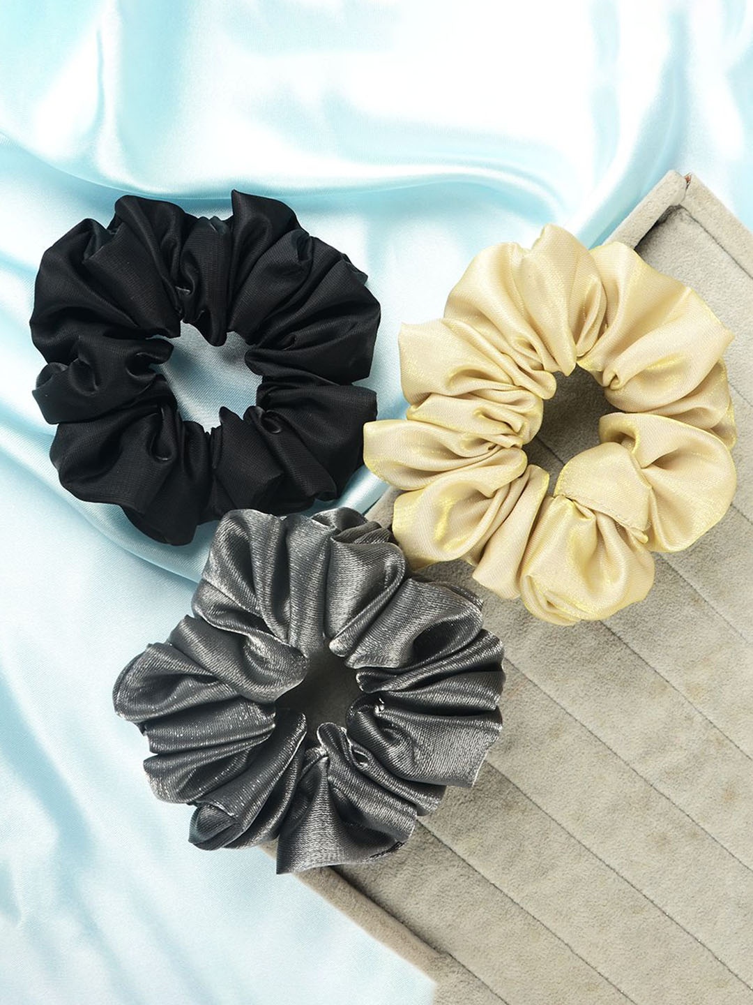 

Radhu & Kabby Set of 3 Ponytail Holders, Cream