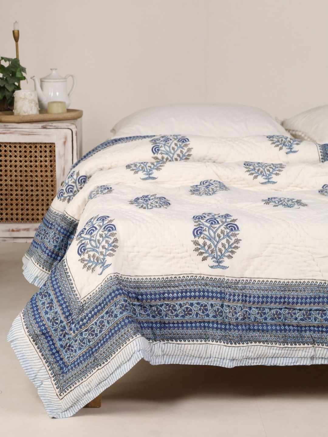 

Peepul Tree White & Blue Floral Cotton Reversible AC Room 300 GSM Single Bed Quilt