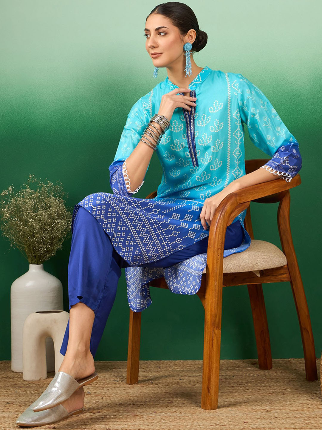 

Sangria Turquoise Blue Bandhani Printed Band Collar Straight Kurta With Trousers