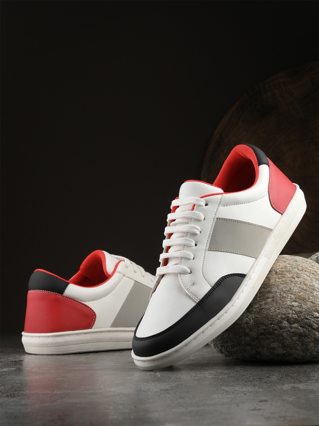 

Killer Men Colourblocked Round Toe Sneakers, Red