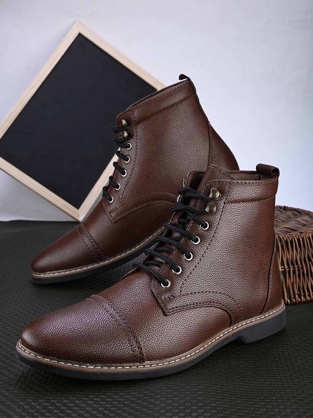 

Fashion Victim Men Textured Regular Boots, Brown