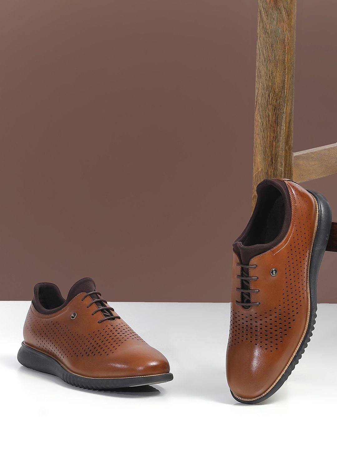 

Monte Carlo Men Perforations Round Toe Leather Derbys, Tan