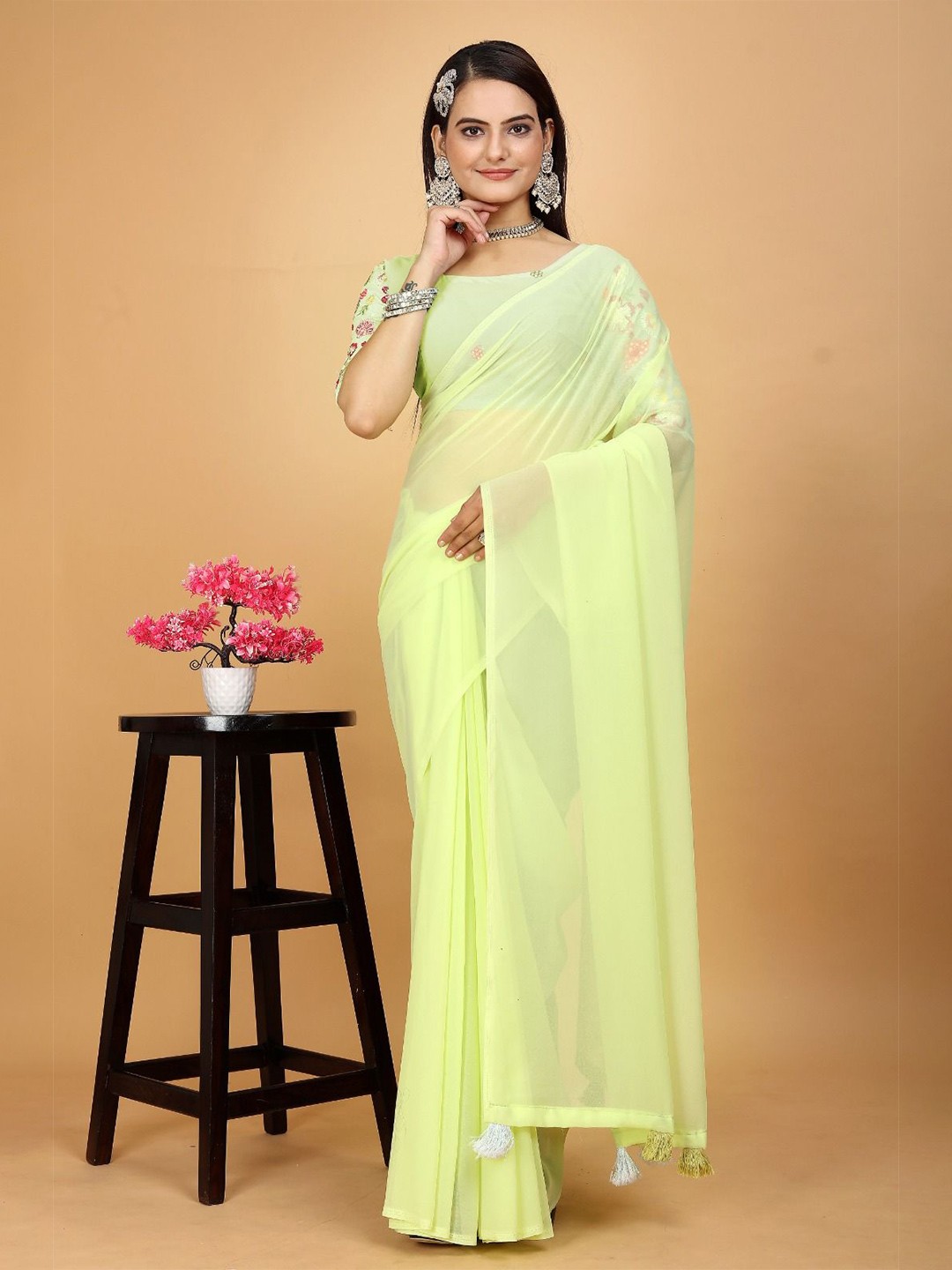 

K 5 Fashion Solid Printed Saree, Lime green