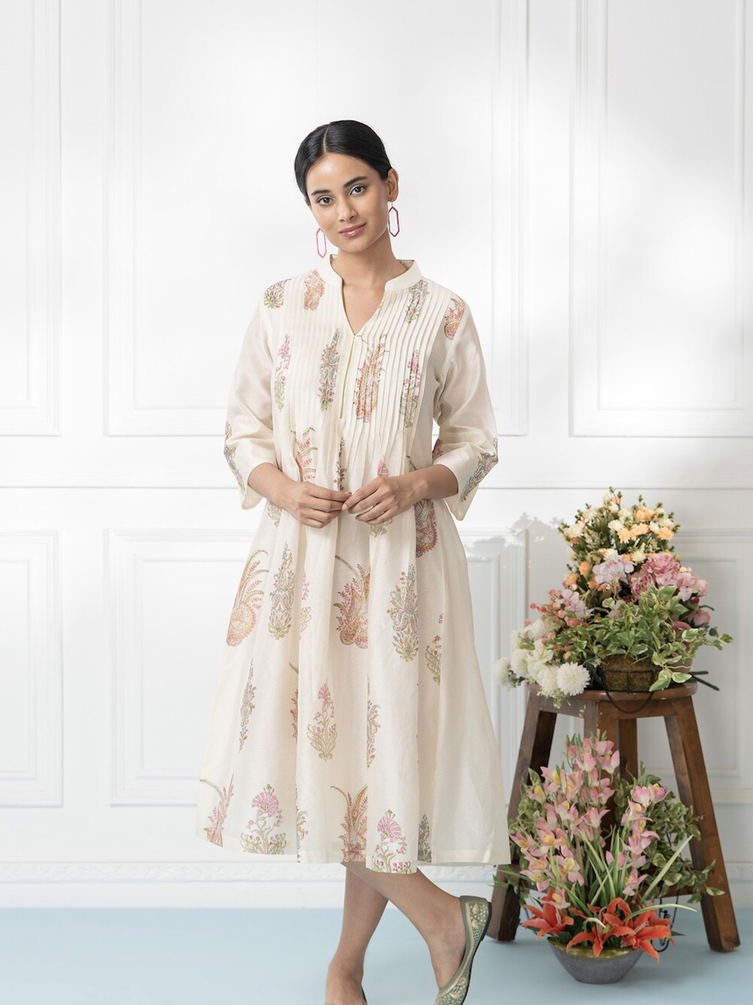 

SMRITI GUPTA Floral Print Mandarin Collar Pleats A-Line Midi Cotton Dress, Off white