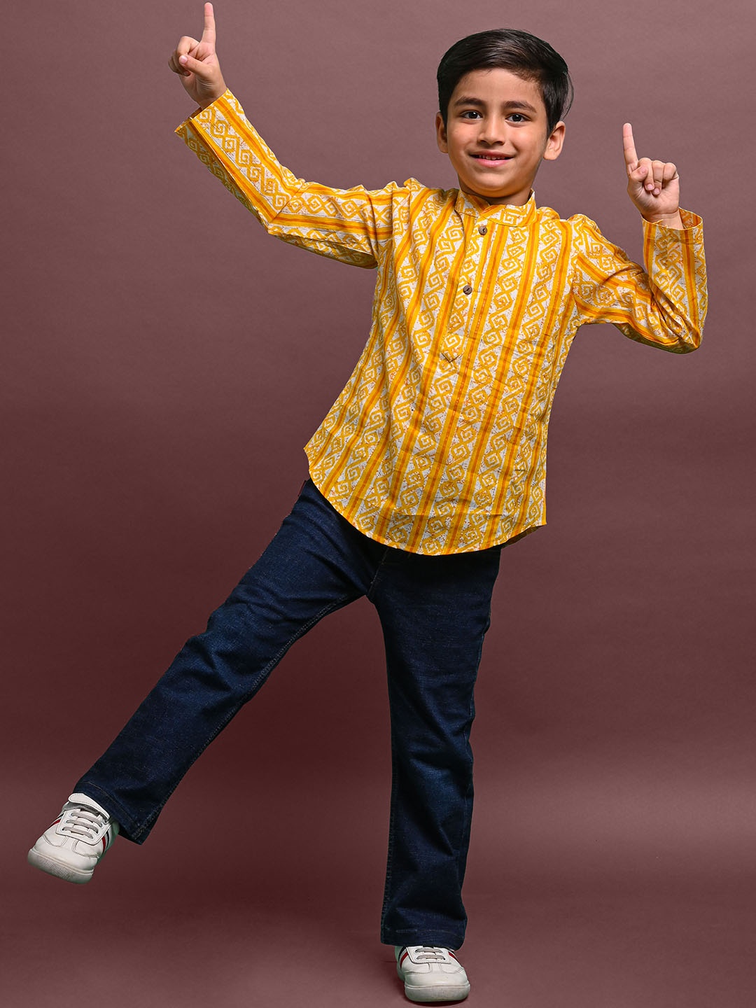 

VESHAM Boys Printed Mandarin Collar Short Kurta, Yellow